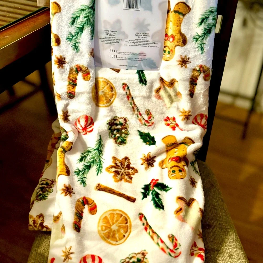 Gingerbread Christmas Plush Throw
